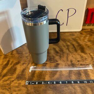 5/$20 Light Gray 40 oz metal tumbler